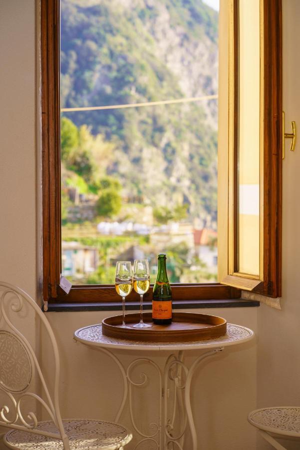 Perla Del Marinaio Hotel ริโอมัจโจเร ภายนอก รูปภาพ